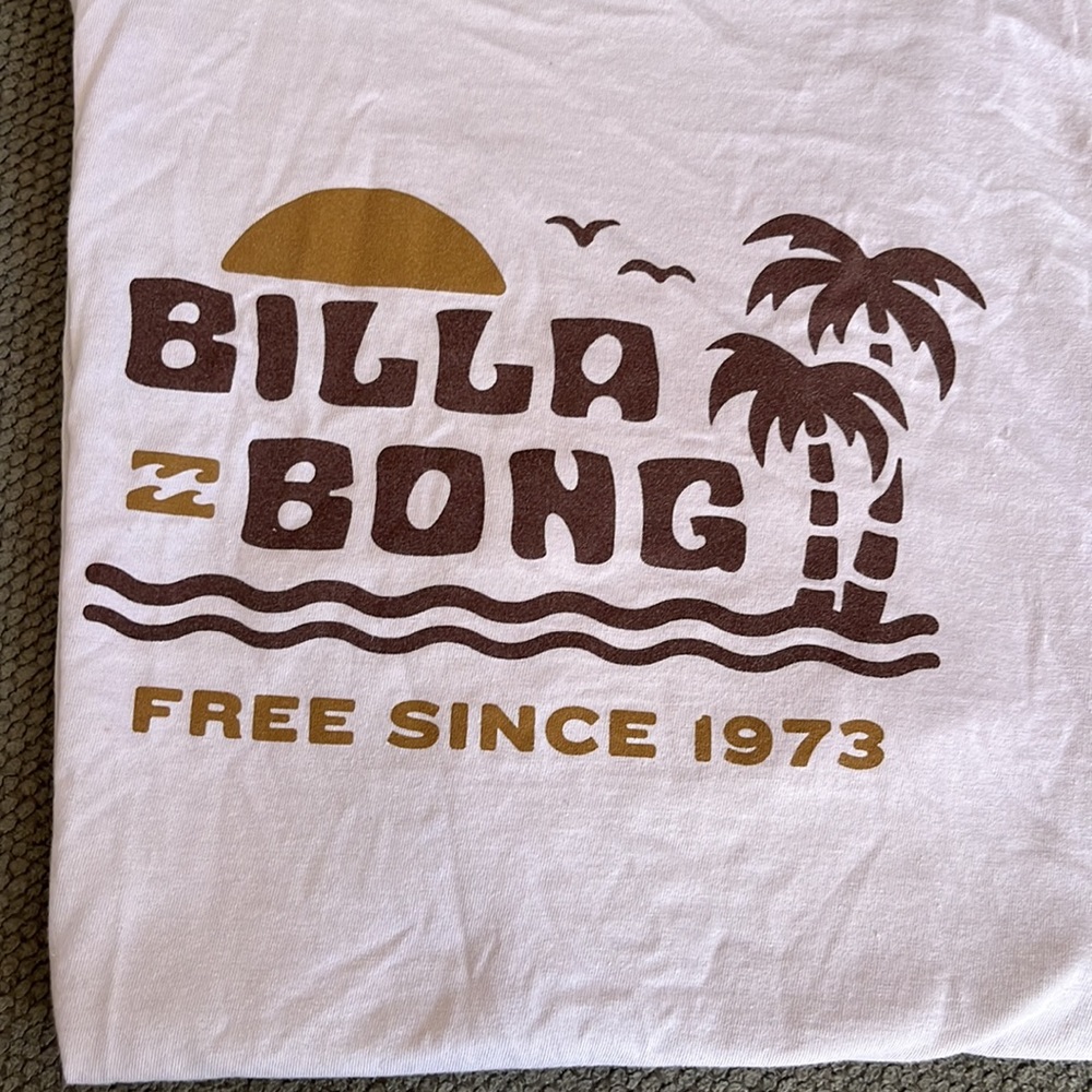 Billabong s/s tee. Never worn. Small.